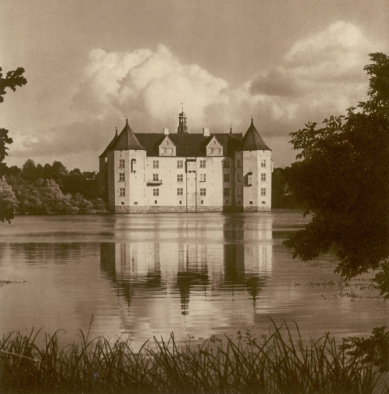 Castello di Glucksburg vicino a Flensburg (Schleswig) (foto in b/n) da Kurt Hielscher