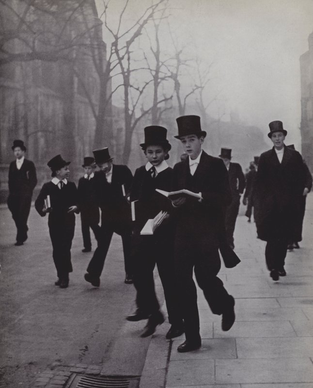 Tra la Cappella e la Scuola, Eton da Laszlo Moholy Nagy