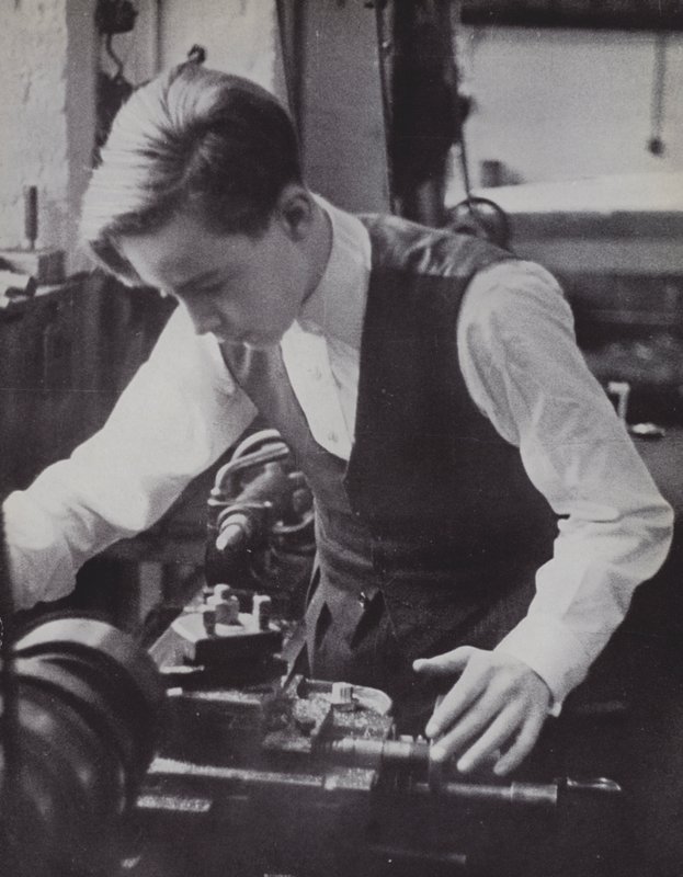 Scuola di meccanica, Eton da Laszlo Moholy Nagy