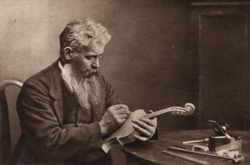 Il liutaio da Nichol Elliot