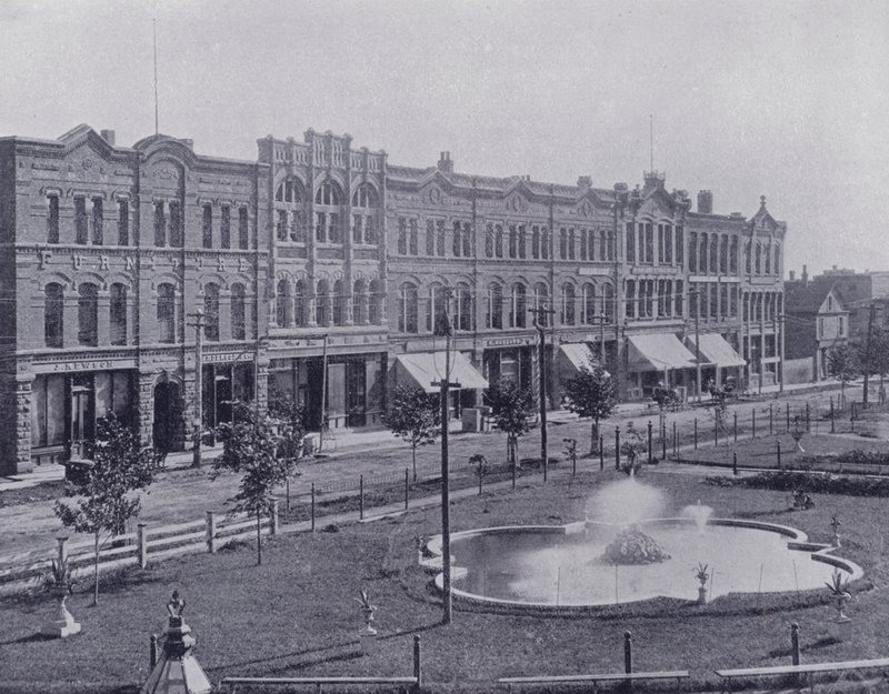 Canada: Victoria Row, dai Queen