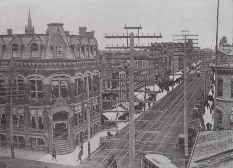 Dundas Street, guardando verso est, Londra, Ontario da Photographer Canadian