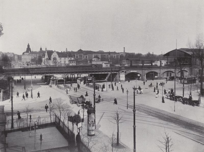 Charlottenburg, Strada Hardenberg, Stazione Giardino Zoologico da Photographer German