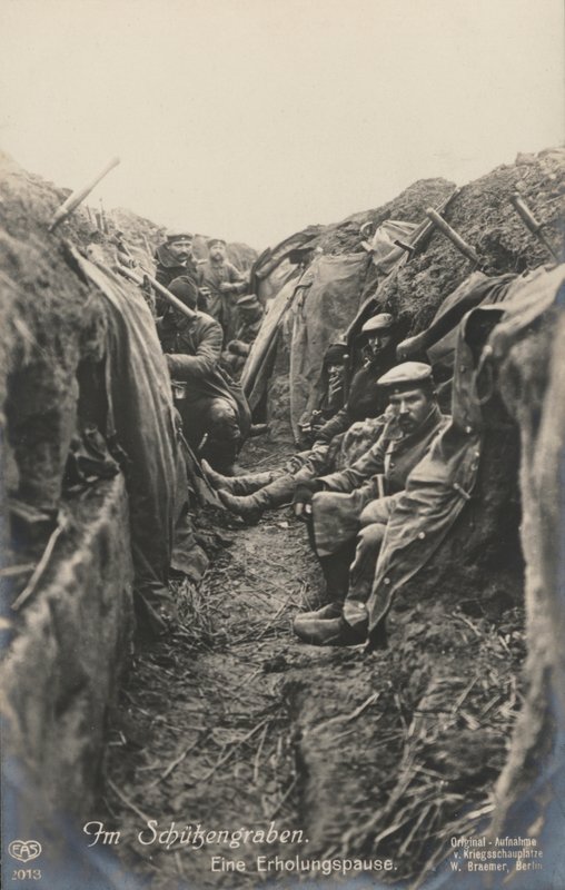 Soldati tedeschi in pausa nelle trincee, Prima Guerra Mondiale da Photographer German