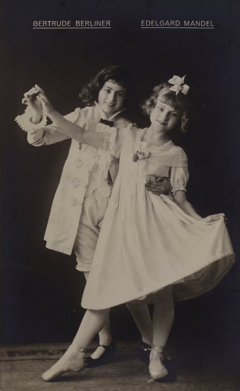Gertrude Berliner ed Edelgard Mandel, attrici tedesche da Photographer German
