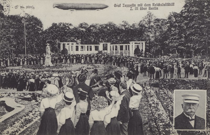 Graf Ferdinand von Zeppelin e il suo dirigibile LZ III sopra Berlino da Photographer German