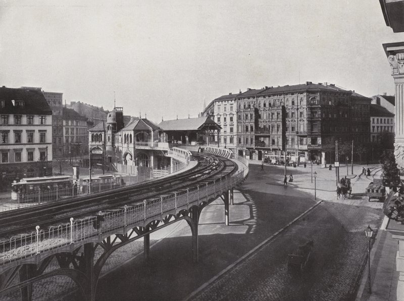 Stazione della metropolitana sopraelevata Schlesisches Tor da Photographer German