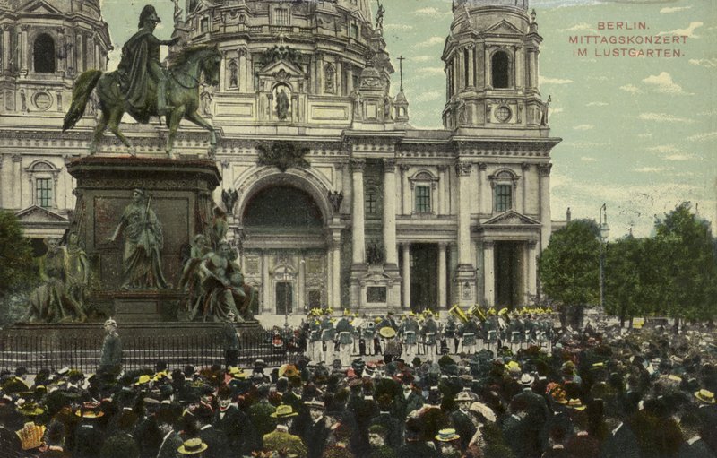 Concerto di mezzogiorno nel Lustgarten, Berlino da Photographer German