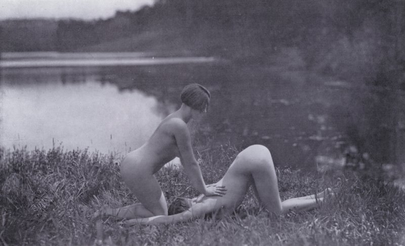 Il corpo bello, cultura fisica per donne (foto in bianco e nero) da Photographer German