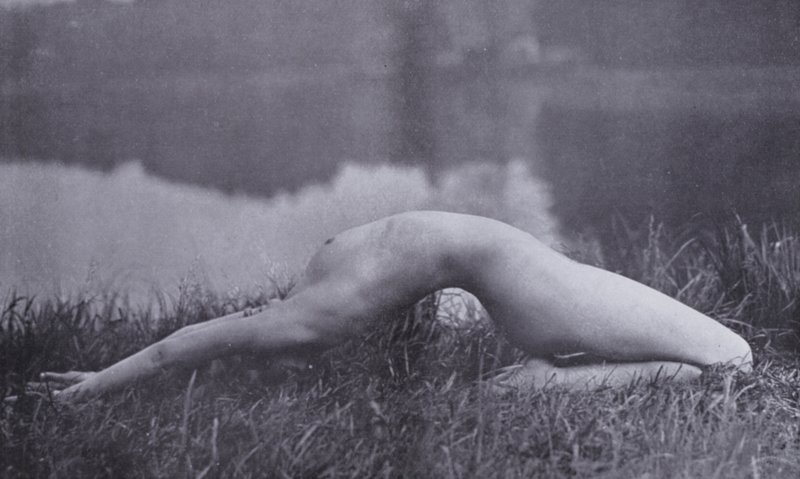 Il corpo bello, cultura fisica per donne (foto in bianco e nero) da Photographer German