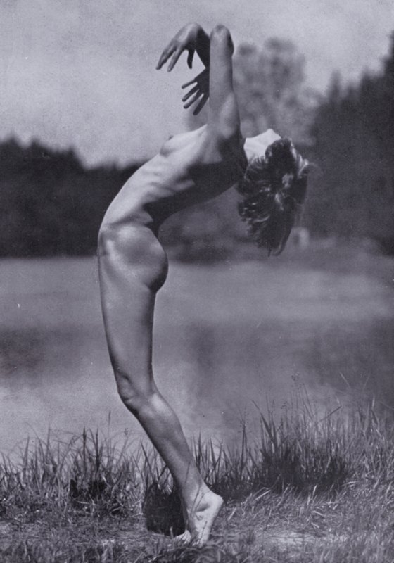 Il corpo bello, cultura fisica per donne (foto in bianco e nero) da Photographer German
