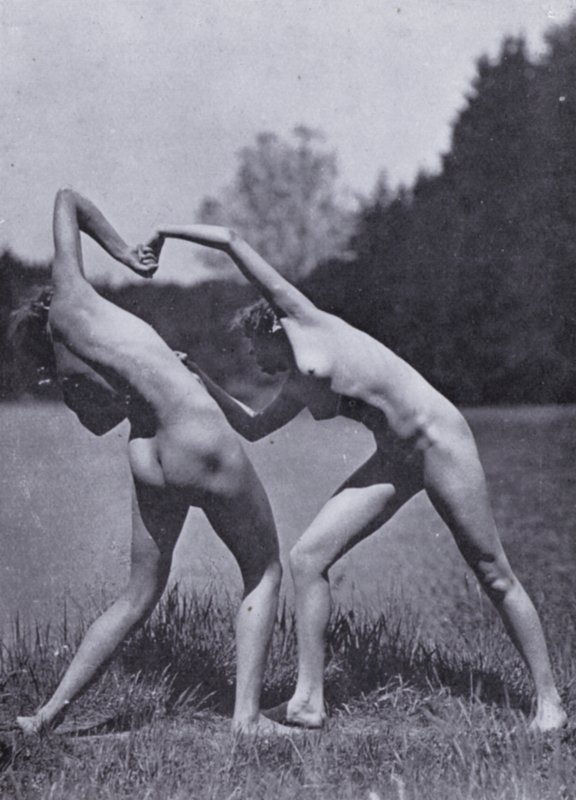 Il corpo bello, cultura fisica per donne (foto in bianco e nero) da Photographer German