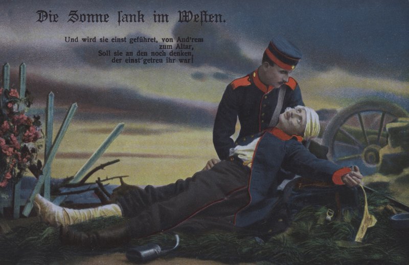 Il sole tramonta a ovest: un soldato tedesco conforta il suo compagno morente sul campo di battaglia da Photographer German