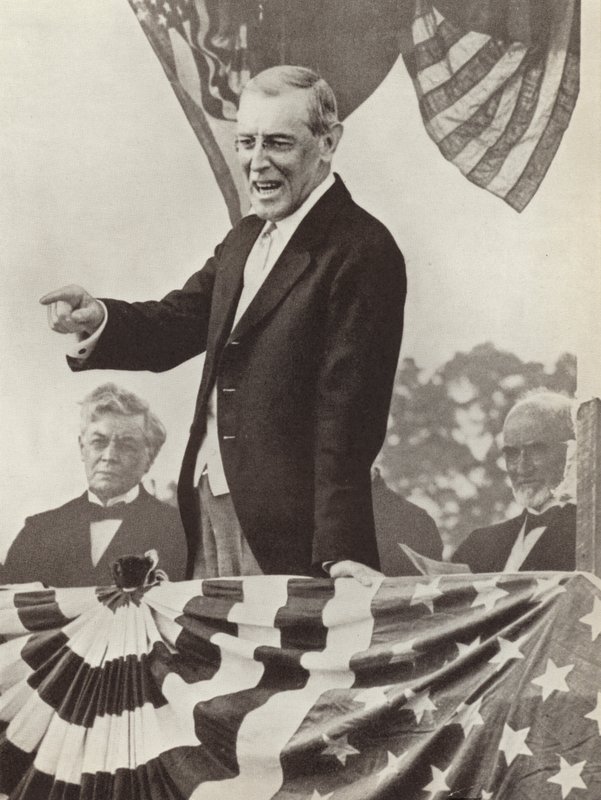 Il presidente degli Stati Uniti Woodrow Wilson, la forza trainante dietro la creazione della Società delle Nazioni, che tuttavia non riuscì a persuadere il suo paese a unirsi all