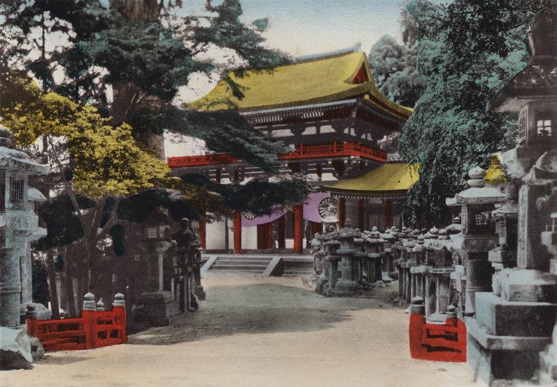 Giappone, c.1912: Tempio Shinto Kasuga fondato nel 767, a Nara, vicino a Kyoto da Photographer Japanese