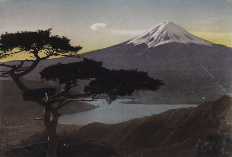 Giappone, c.1912: Monte Fuji dal Passo Misaka da Photographer Japanese