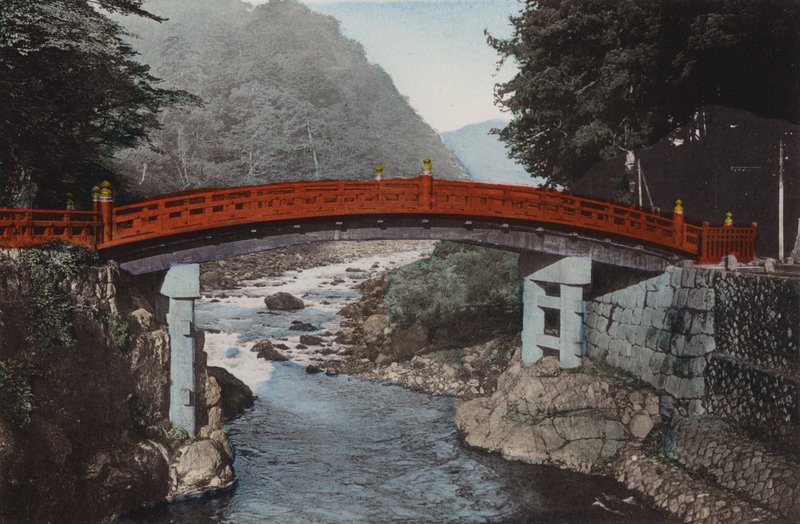 Giappone, c.1912: Ponte Sacro a Nikko, 90 miglia a nord di Tokyo da Photographer Japanese