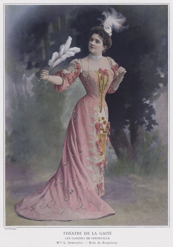 Leo Demoulin come Serpolette in Les Cloches de Corneville (foto colorata) da Reutlinger Studio