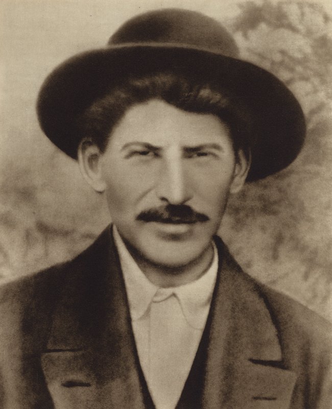 Joseph Stalin durante il suo esilio in Siberia, 1915 da Russian Photographer