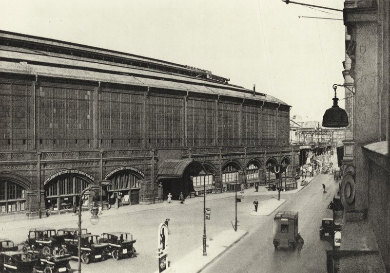 Berlino: Bahnhof Friedrichstrasse da Sasha Stone