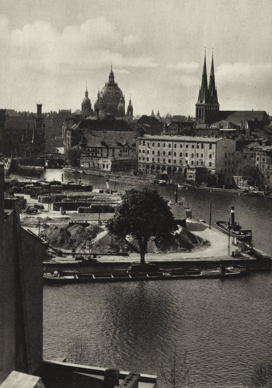 Berlino: Vista della Sprea e del Muhlendamm da Sasha Stone