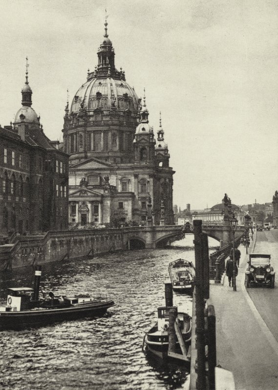 Berlino: Dom da Sasha Stone