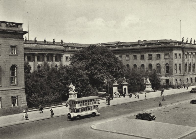 Berlino: Universitat (foto in bianco e nero) da Sasha Stone
