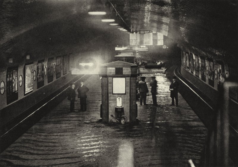 Berlino: Stazione della metropolitana Inselbrücke da Sasha Stone