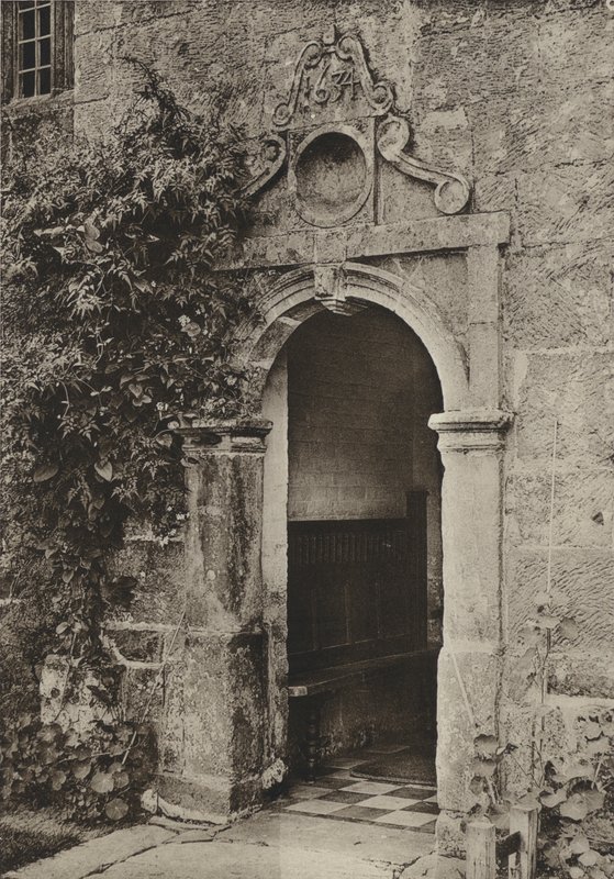 Porta, "Batemans," Burwash, Sussex da William Galsworthy Davie
