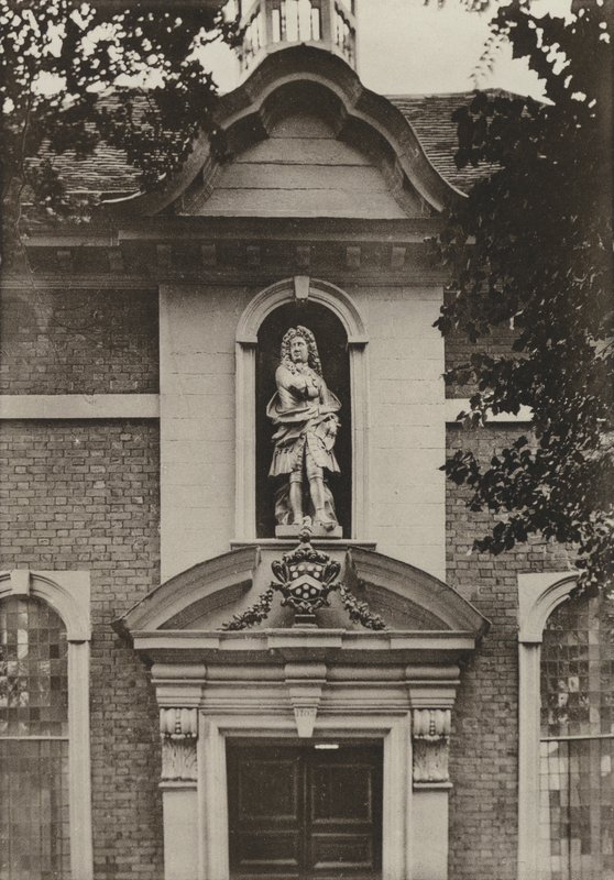 Porta, Berkeley Almshouses, Worcester da William Galsworthy Davie