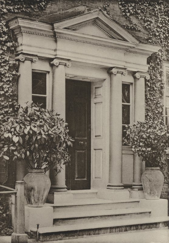 Porta, East Pallant, Chichester da William Galsworthy Davie