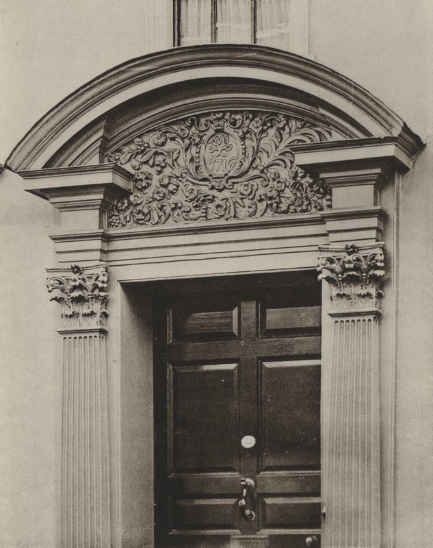 Porta, Pudding Lane, Maidstone, Kent (foto in bianco e nero) da William Galsworthy Davie