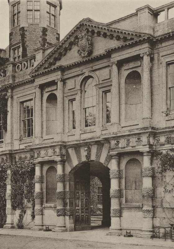 Porta, Il Cancello, Castle Ashby, Northants da William Galsworthy Davie