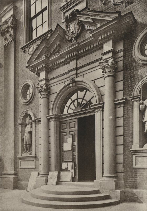 Porta, The Guildhall, Worcester da William Galsworthy Davie