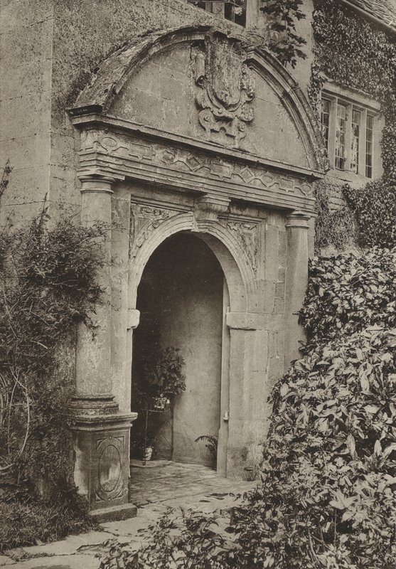 Porta, The Manor, Upper Swell, Gloucestershire da William Galsworthy Davie