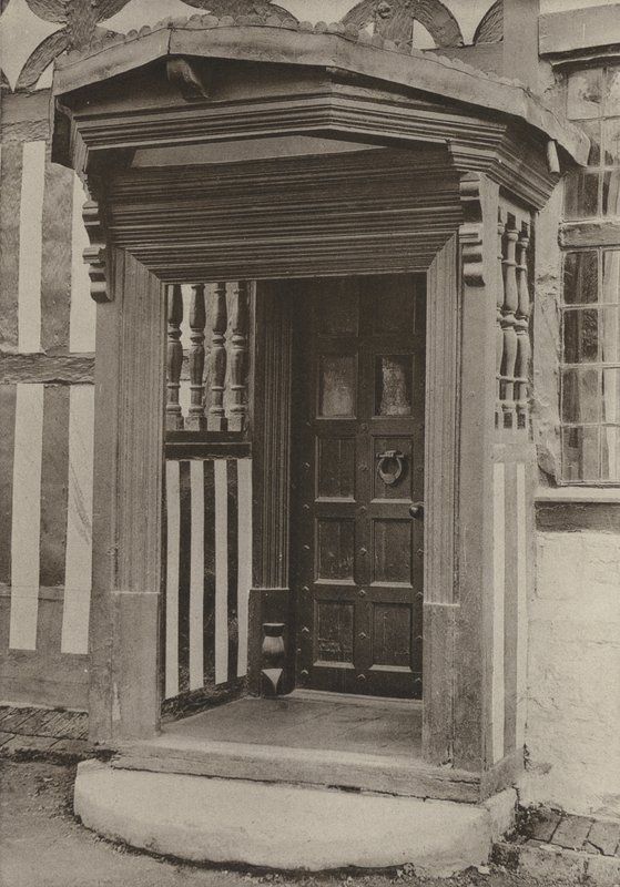Porta, The Middle House, Mayfield, Sussex da William Galsworthy Davie