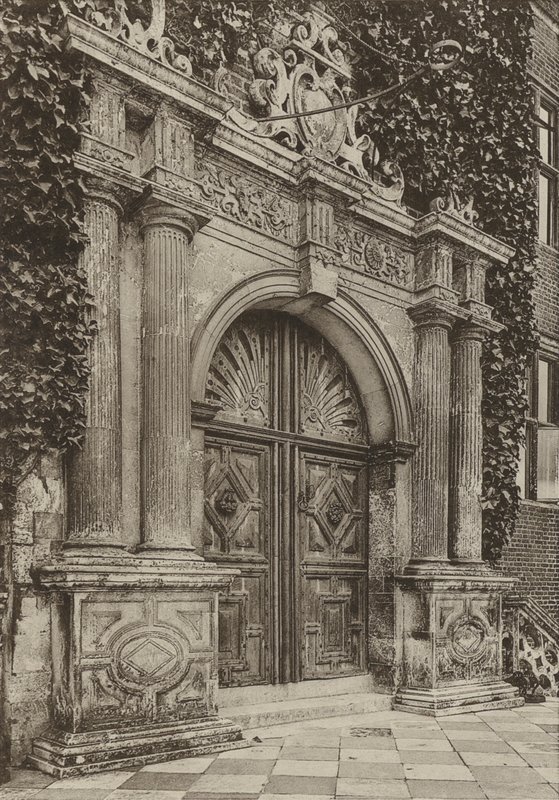 Porta, La porta nord, Hatfield House, Herts da William Galsworthy Davie