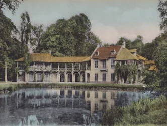 Il villaggio, Casa della Regina