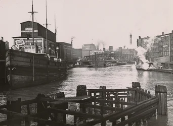 Vista del ponte di Rush St. e della fabbrica di sapone di Kirk, 1894