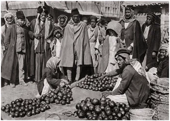 Mercato della frutta a Baghdad, Iraq, 1925