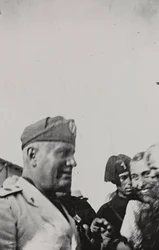 Album "Duce": Benito Mussolini durante una visita ufficiale in Sicilia (foto b/n)