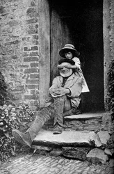 Una bambina con suo nonno, Inghilterra, c1922
