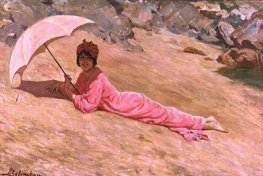 Ragazza sdraiata sulla spiaggia con un parasole rosa