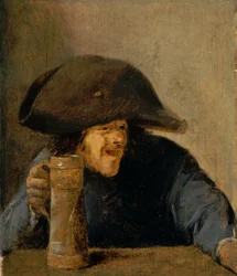 Uomo con bicorne e tazza di legno