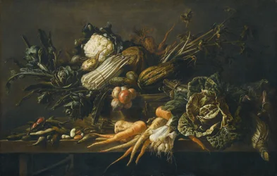 Natura morta di carciofi, asparagi, cavoli verdi, cipolle, fagioli, carote e altre verdure, il tutto su una panca di legno