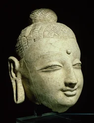 Testa di un Buddha sorridente, stile greco-buddhista, dall