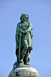 Statua colossale di Vercingetorige (72-46 a.C.), capo gallico - Scultura di Millet Aime (1819-1891) 6,60 m di altezza eretta nel 1865 nella parte occidentale del Mont Auxois (base alta 7 m di Viollet Le Duc) Alise Sainte Reine 1865
