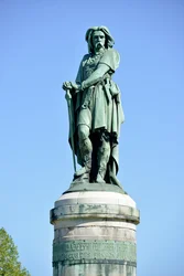 Statua colossale di Vercingetorige (72-46 a.C.), capo gallico - Scultura di Millet Aime (1819-1891) alta 6,60 m eretta nel 1865 nella parte occidentale del Mont Auxois (base alta 7 m di Viollet Le Duc) Alise Sainte Reine 1865