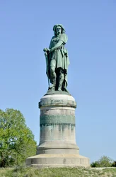Statua colossale di Vercingetorige (72-46 a.C.), condottiero gallico - scultura di Aimé Millet (1819-1891), alta 6,60 m, eretta nel 1865 nella parte occidentale del Mont Auxois (basamento alto 7 m di Viollet-le-Duc), Alise-Sainte-Reine, 1865