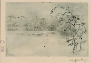 Il lago Paanajärvi nella nebbia